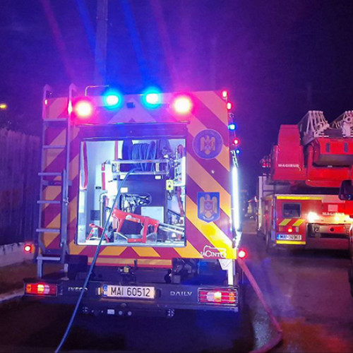 Incendiu stins rapid de pompieri într-o clădire