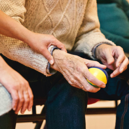 Ajutoare financiare pentru pensionarii cu venituri mici