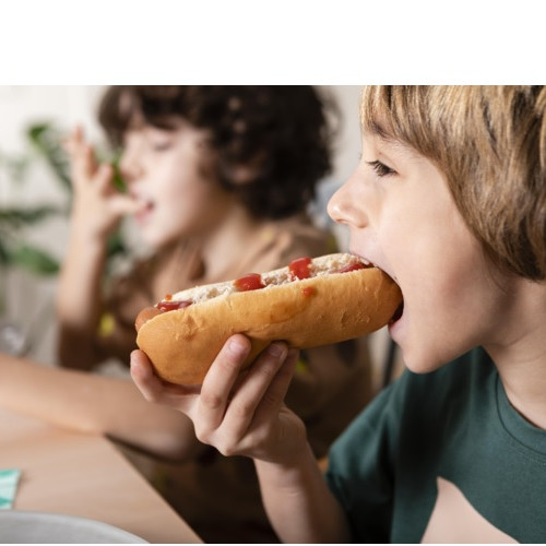 Primăria Mihai Viteazu a atribuit un contract de catering pentru elevi
