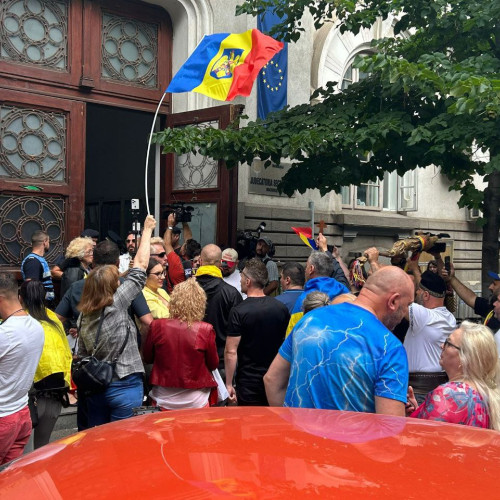 Protest în fața Judecătoriei Sectorului 1 București față de anularea rezultatului candidaturii lui Calin Georgescu