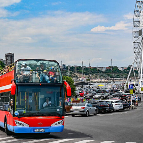 Programul autobuzelor de la Gara către Mamaia și retur, conform sursei ziarulamprenta.ro, suferă câteva modificări în timpul weekend-ului. Prima cursă din cap linie Gara și cap linie Mamaia are loc simultan, la ora 9.00, iar ultima plecare din Gara este programată la ora 20.40, în timp ce din Mamaia se pleacă la ora 22.00.