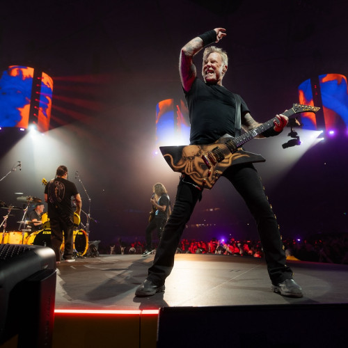 Concertul Metallica de la București a stârnit agitație în rândul fanilor, după ce biletele pentru eveniment au fost puse în vânzare online. Platforma de tranzacționare a biletelor a întâmpinat dificultăți tehnice din cauza cererii uriașe, relatează ziarulamprenta.ro.