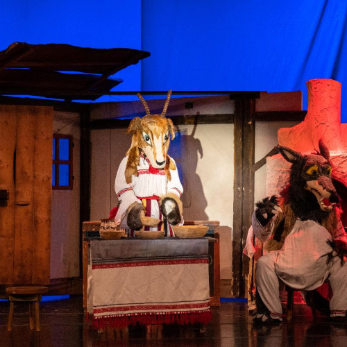 spectacol de teatru cu actori și păpuși pentru Ziua Internațională a Copilului