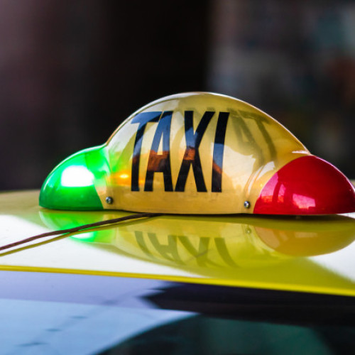 Control al poliției transporturi în zona aeroporturilor din România privind activitatea de taximetrie