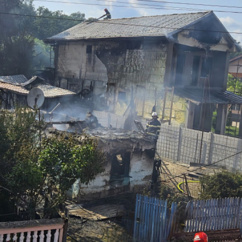 mai puține case în flăcări după incendiu violent în Poiana lui Stângă