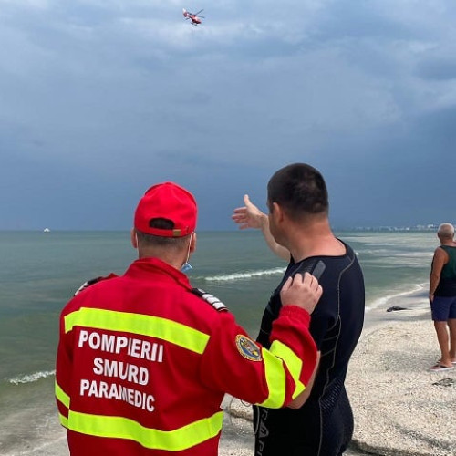 Persoană în pericol de înec salvată pe plaja din Mangalia