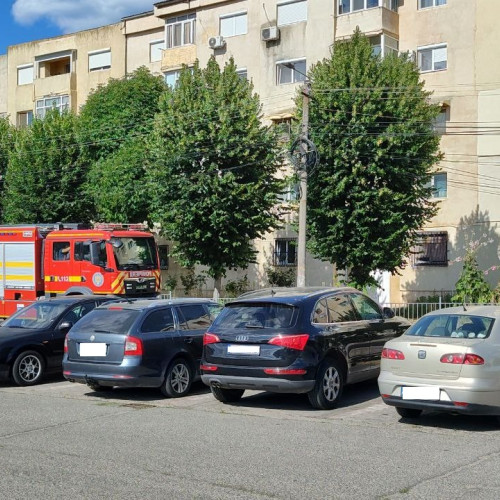 FOTO ALERTĂ în Hagieni: Un tractor a luat foc pe câmp! Arde și miriștea. Pompierii au gonit prin Mangalia să ajungă la incendiu