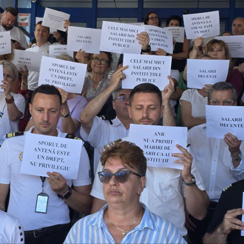 FOTO VIDEO Protest spontan la Constanța: Salariații ANR au ieșit în stradă. Nu avem salarii nesimțite!