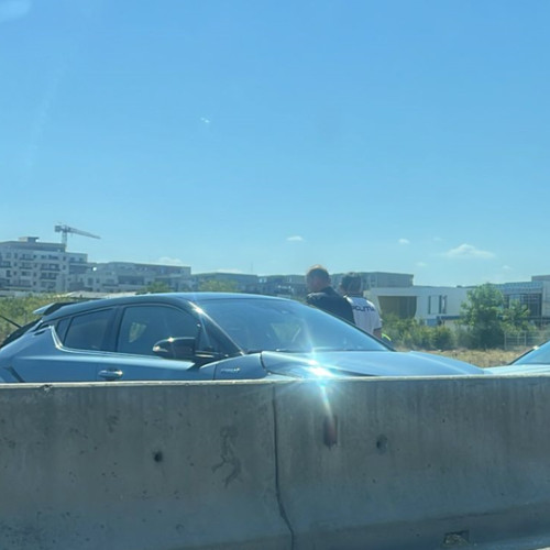 VIDEO Accident rutier pe bulevardul Tomis, în zona Tomis Plus. Două autoturisme s-au ciocnit