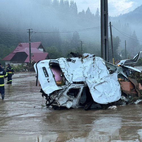 Inundații devastatoare în mai multe județe din România: o persoană a murit, sute de evacuați, poduri avariate, drumuri surpate