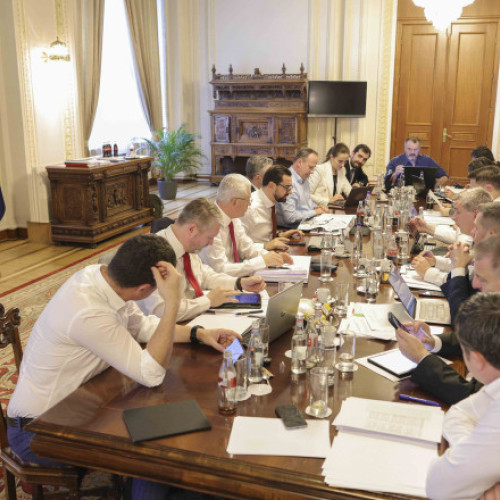 Liderii coaliţiei se reunesc astăzi pentru a discuta despre programul „Anghel Saligny”. Pachetul 2 de măsuri fiscale, pe agendă