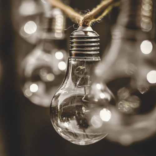 Programul întreruperilor de energie electrică anunțat pentru următoarele zile