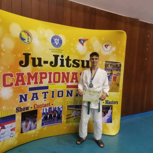 Bogdan Mihai Irimia, tânărul talentat din Constanța cu premii la muzică, teatru și sport