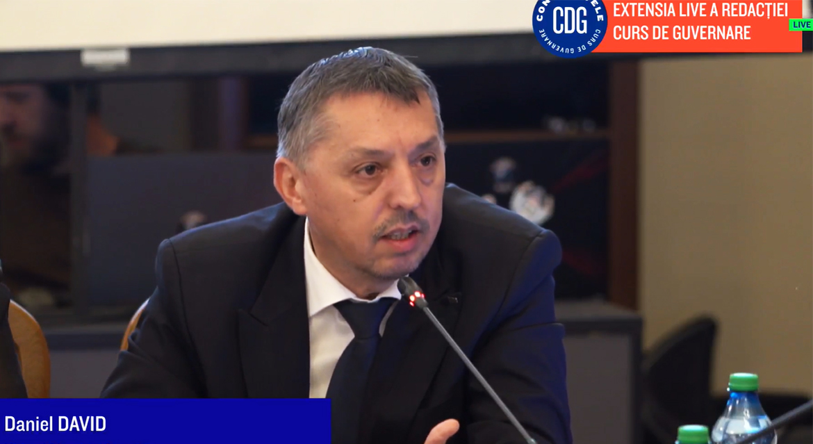 Daniel David explică clar scopul celor două săptămâni educaționale din școli