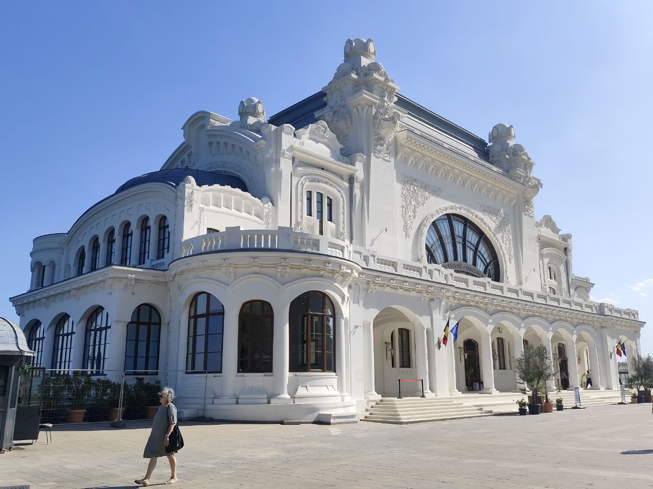 Constanța marchează Ziua Mondială de Luptă împotriva Cancerului de Sân prin iluminarea Cazinoului