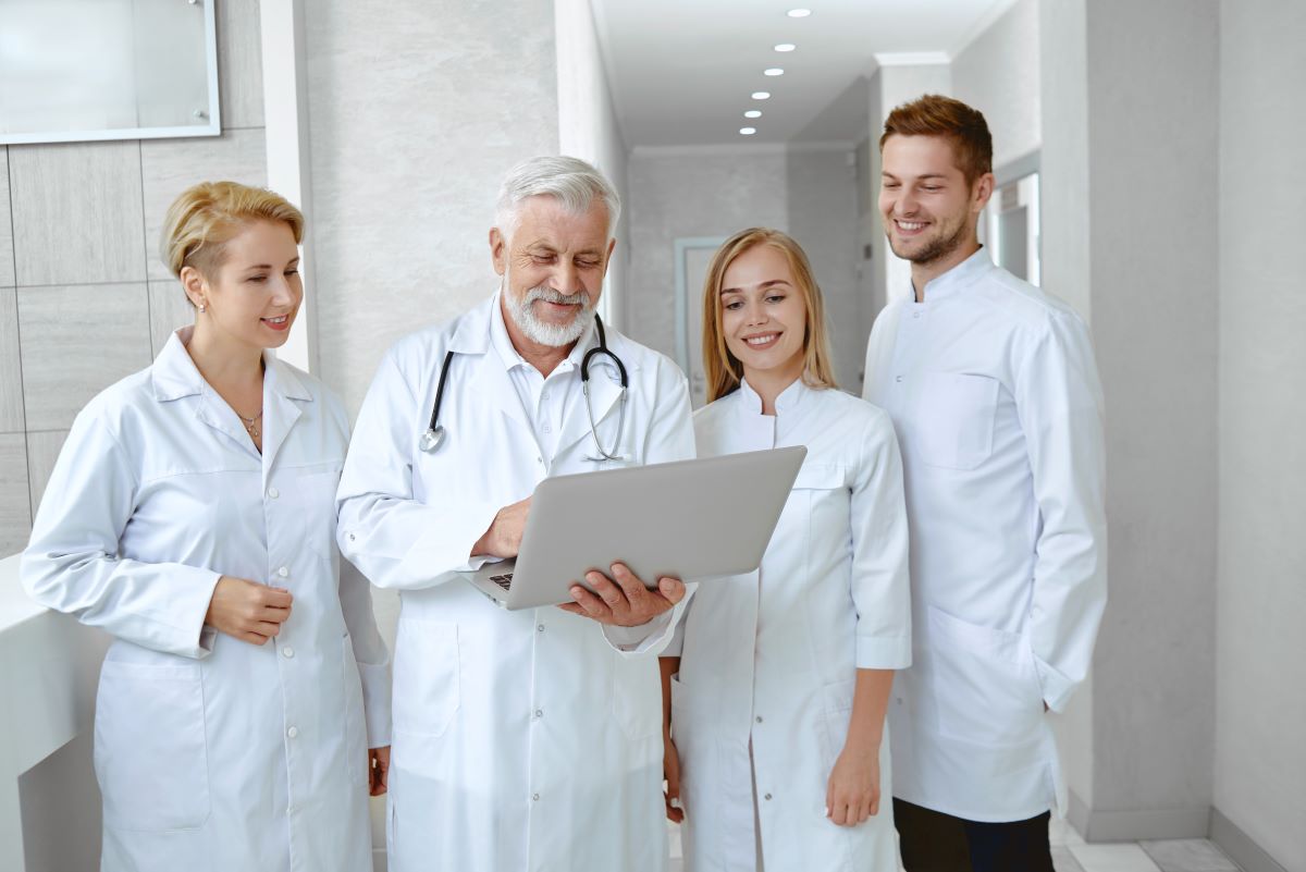 Două societăți medicale din București își extind activitatea prin deschiderea de noi puncte de lucru