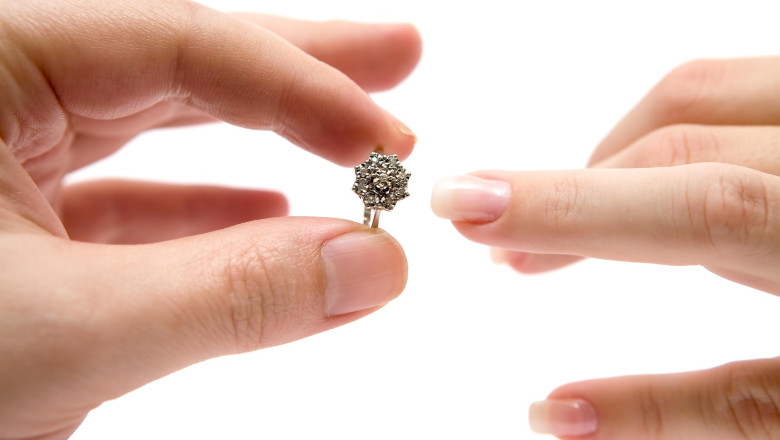 Scădere sub 50% a cuplurilor căsătorite sau în parteneriat legal în Anglia și Țara Galilor