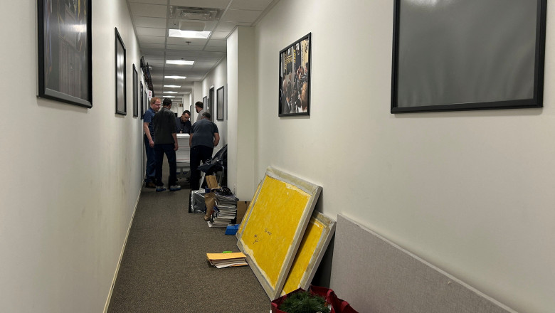 Zeci de jurnaliști au părăsit Pentagonul în semn de protest față de noile restricții