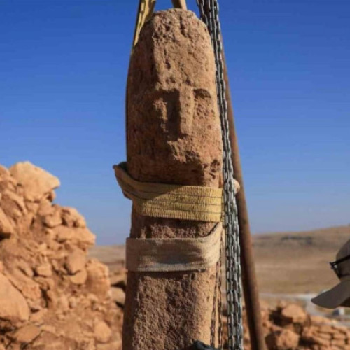 Un stâlp neolitic cu chip uman, descoperit în situl Karahan Tepe din Turcia