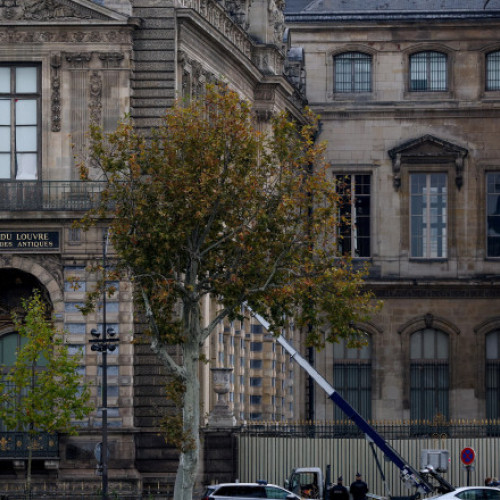 Jaful spectaculos de la Muzeul Luvru: nouă bijuterii napoleoniene dispar