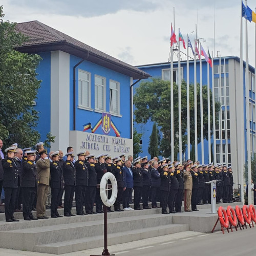Elevii școlii militare navale depun jurământul în prezența oficialităților