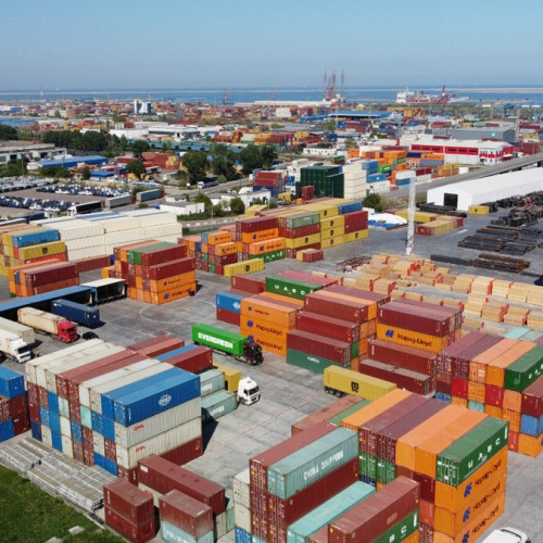 Descoperire de 528 de mașinuțe contrafăcute în container la Constanța