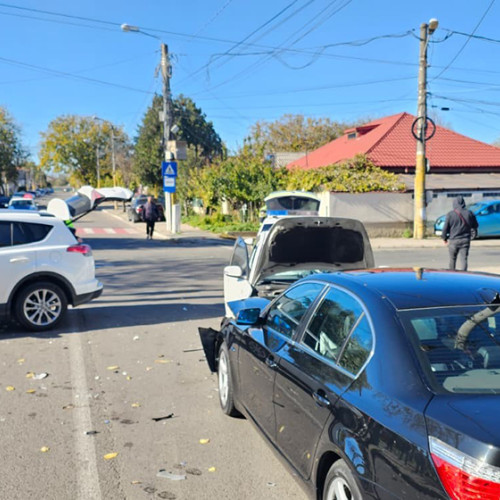 Accident rutier cu trei mașini la Constanța, două persoane rănite grav